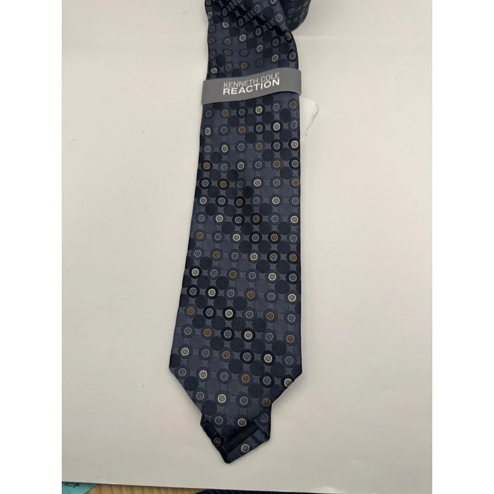 New Kenneth Cole Reaction Blue Gray Geometric Dot Silk Tie NWT 3.5